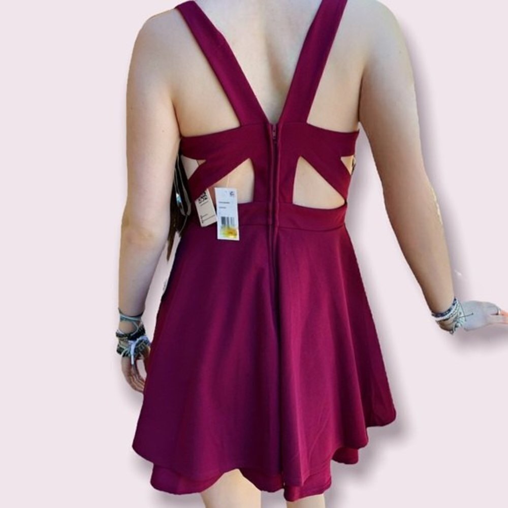 Emerald Sundae Cut Out Dress Burgundy Mini Strappy Evening NWT Womens Size Large - Picture 2 of 7